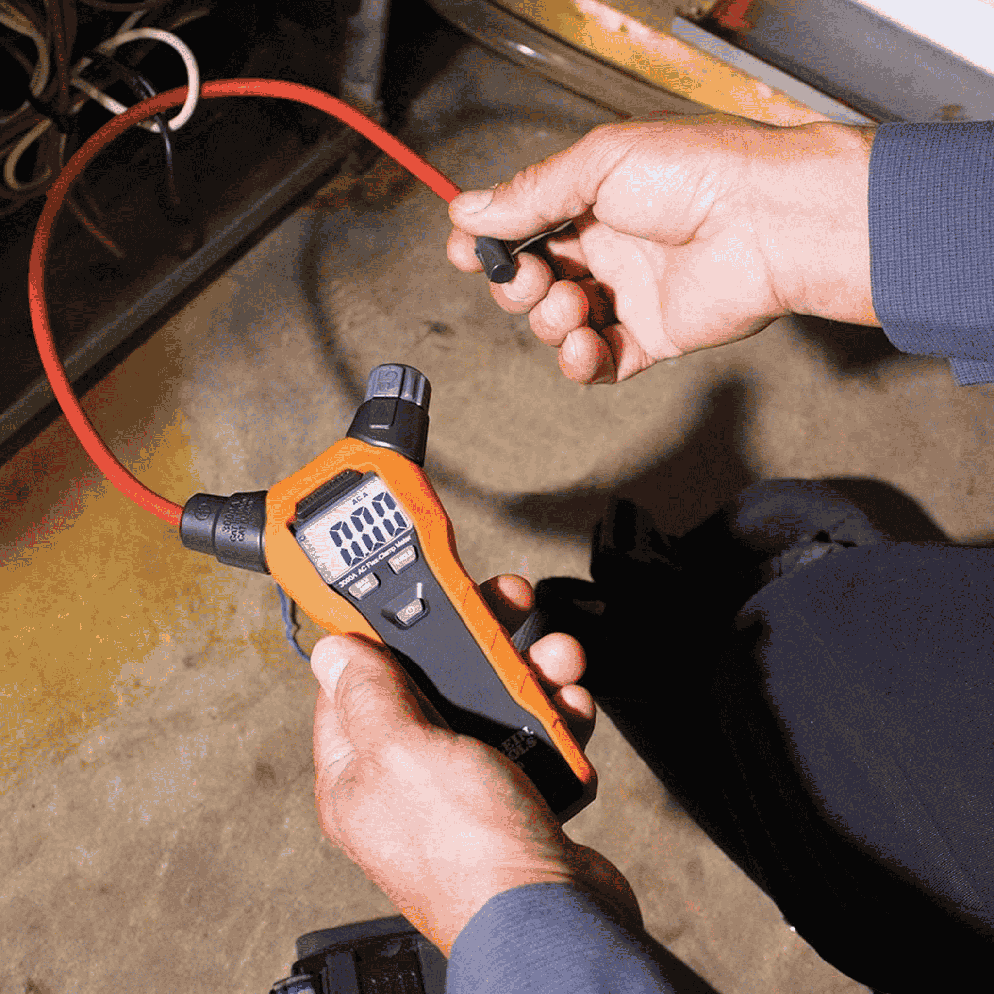 Pinza Digital  de Gancho CL150 con Probador de Corriente CA y Gancho Flexible
