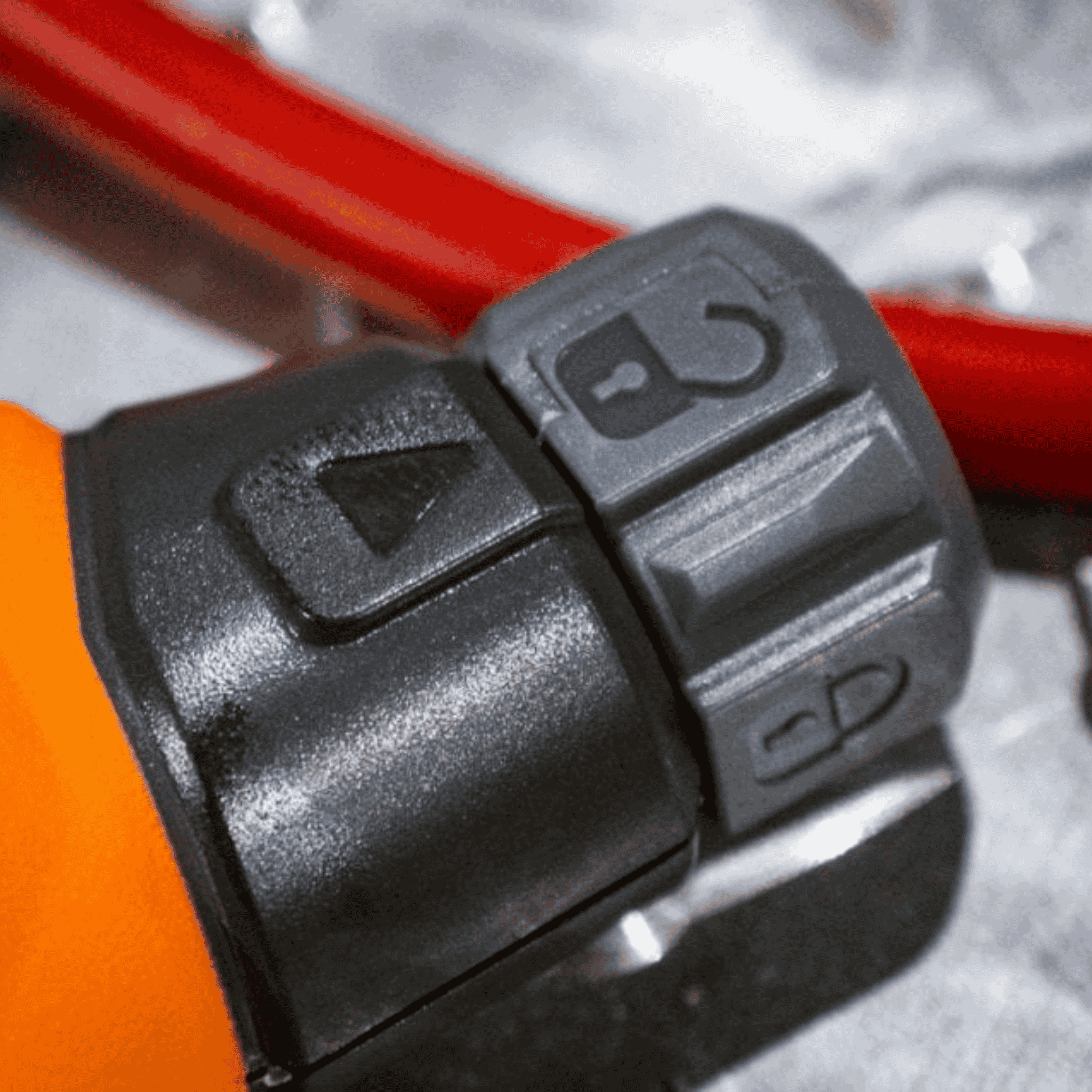 Pinza Digital  de Gancho CL150 con Probador de Corriente CA y Gancho Flexible